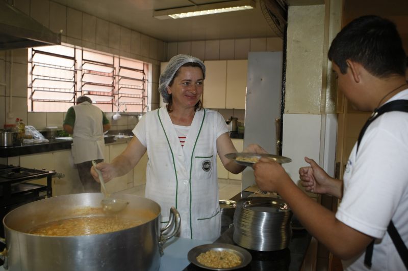 Merenda do Colégio Estadual Leôncio Correia é feita com produtos orgânicos | Aniele Nascimento/ Gazeta do Povo