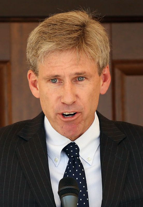 Foto de arquivo mostra o embaixador dos Estados Unidos na Líbia, J. Christopher Stevens, que morreu em um ataque ao consulado de Benghazi na terça-feira (11) | AFP Photo/Mahmud Turkia