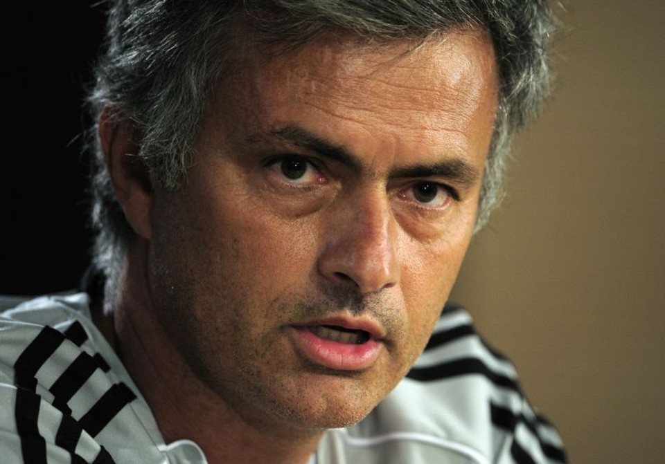 Quatro times seguem 100% na Itália José Mourinho teve o contrato renovado com o Real Madrid até 2016 | AFP