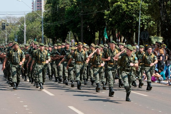 Desfile militar em Cascavel |