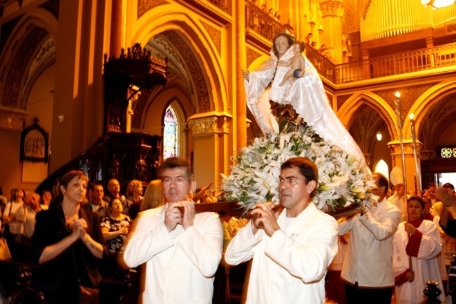 Uma missa aconteceu depois da procissão |