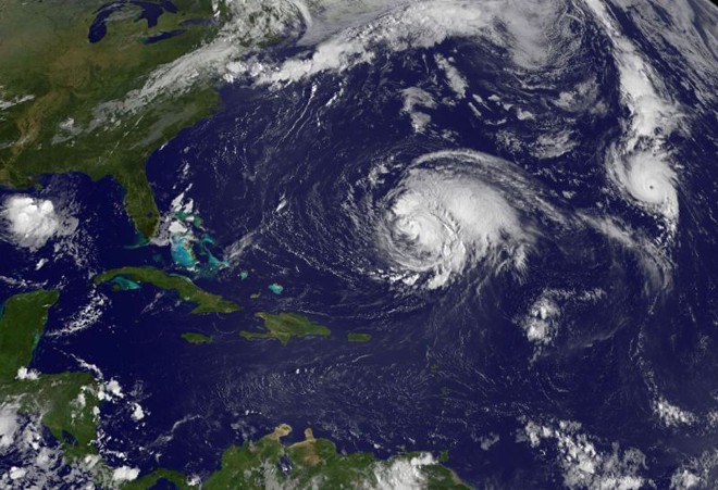 Furacão Michael (à dir.) e o furacão Leslie (à esq.) são vistos em foto aérea divulgada pela Nasa | AFP Photo/Divulgação/Nasa