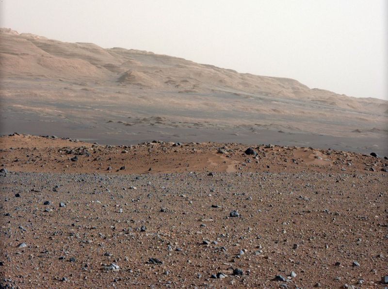 Imagem de Marte, feita por uma câmera de 34 milímetros acoplada ao Curiosity, divulgada pela Nasa, agência espacial americana, no dia 28 de agosto | Nasa/AFP