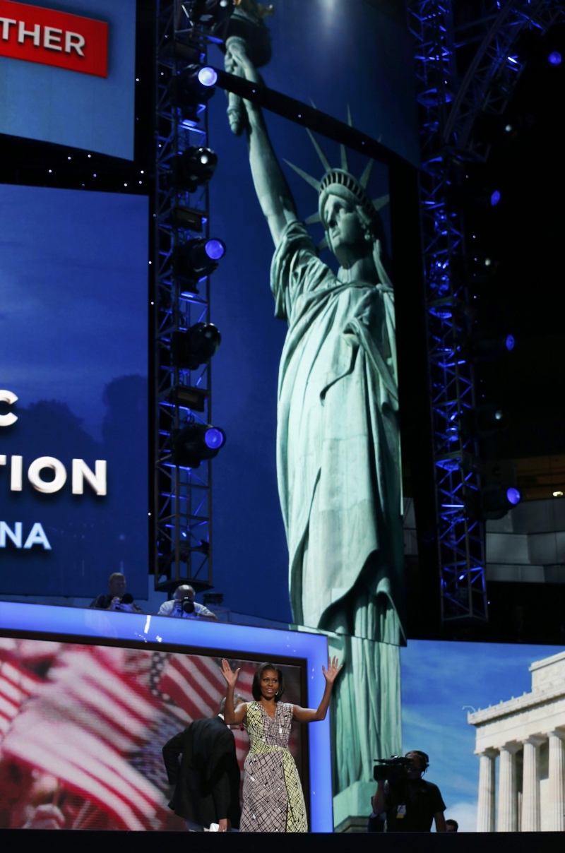 Michelle Obama participa de ensaio um dia antes de começar a convenção democrata | Jim Young/Reuters