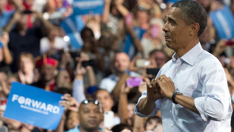 Obama faz gesto para multidão de seguidores em comício na Flórida | AFP PHOTO / Saul LOEB