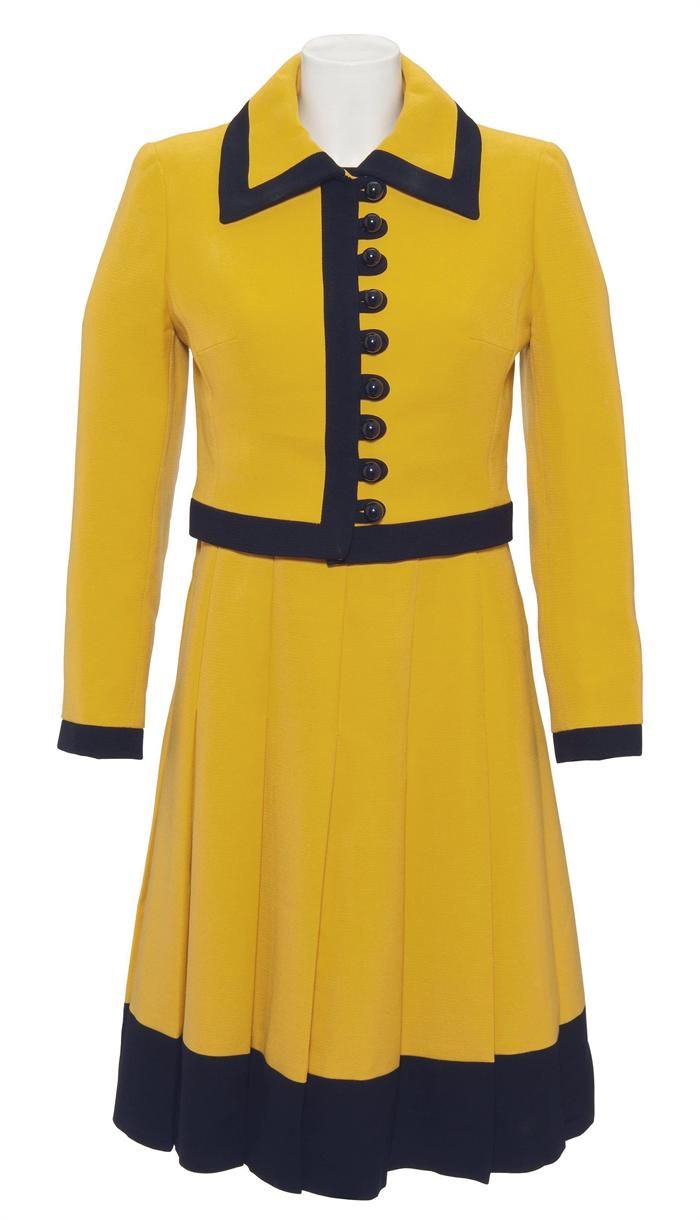 Leilão de roupas de Margaret Thatcher foi feito na casa Christies de Londres | EFE/CHRISTIES IMAGES/Divulgação