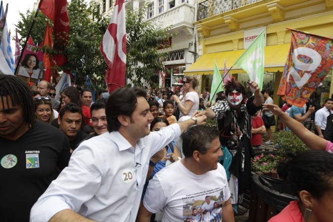 Ratinho Junior fez caminhada no calçadão da Rua XV de Novembro |