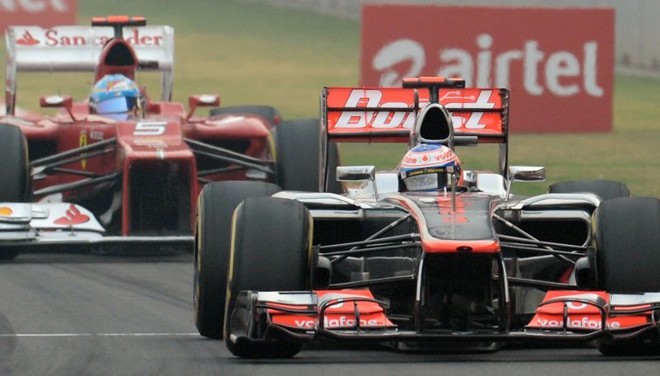 Alonso pressiona Jenson Button em busca de posições | 