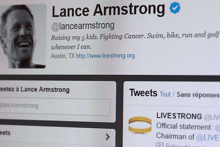 Armstrong retirou de seu Twitter a menção às sete conquistas da Volta da França, após ser banido do esporte por doping | AFP