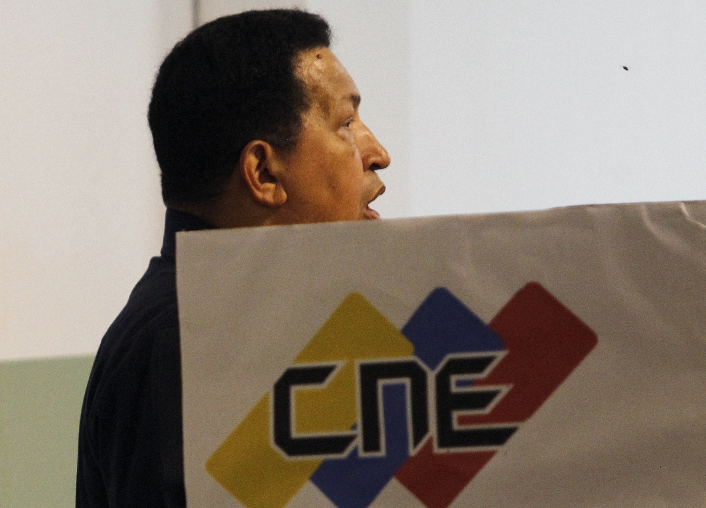 O presidente da Venezuela, Hugo Chávez, votou neste domingo | REUTERS/Tomas Bravo