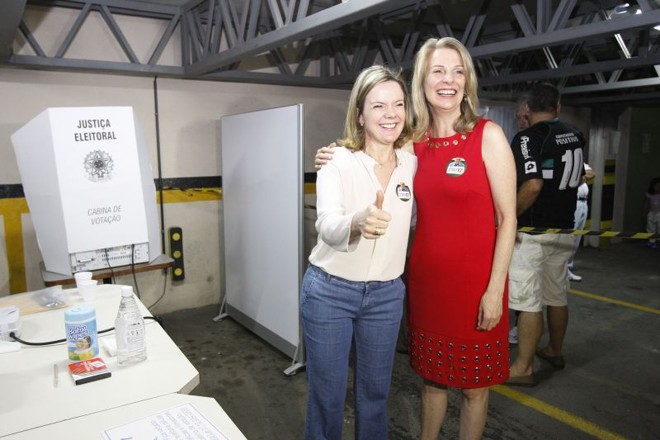 Ministra Gleisi Hoffmann e a candidata a vice de Fruet, Mirian Gonçalves |