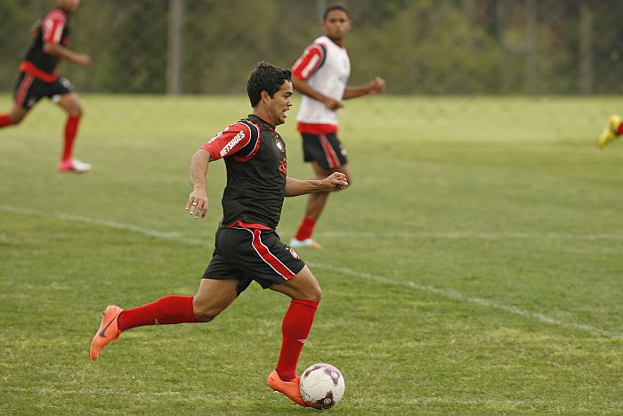 Felipe é um dos cotados por Drubscky a jogar no meio-campo atleticano diante do ABC | Antonio More / Gazeta do Povo