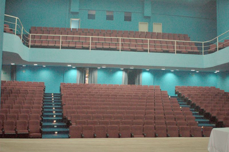 Adequação, que incluiu os camarins, permitirá que o espaço receba espetáculos nacionais | Oswaldo Eustáquio/Gazeta do Povo