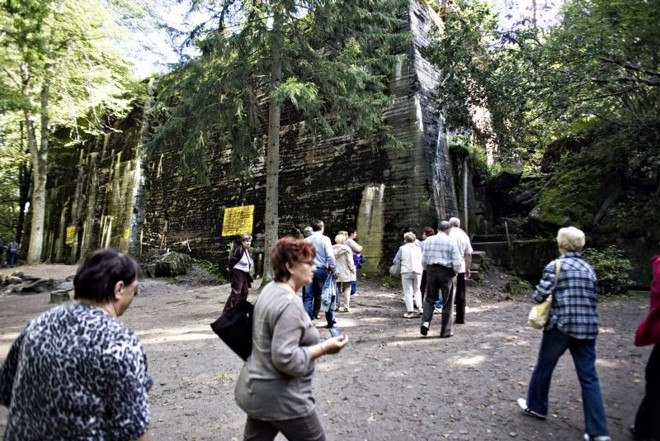 Faltam materiais educativos e máximo que visitantes conseguem é tirar fotos com uniformes nazistas | 