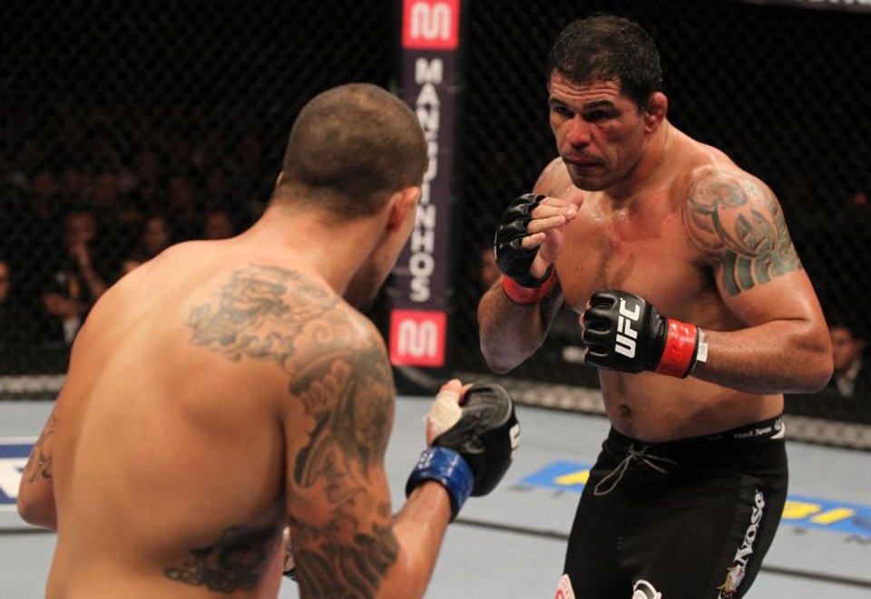 Minotauro (à dir.) volta ao octógono do UFC após se recuperar de grave fratura no braço | 