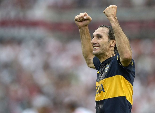 Schiavi comemora o gol de empate do Boca no clássico com o River no fim do jogo | 