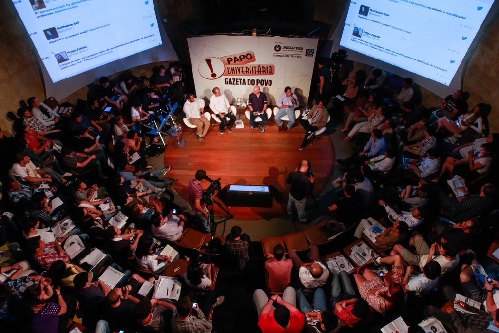 Tanto Fruet quanto Ratinho Junior destacaram a necessidade de repensar o planejamento urbano da cidade como forma de desafogar o trânsito | Daniel Castellano/Gazeta do Povo