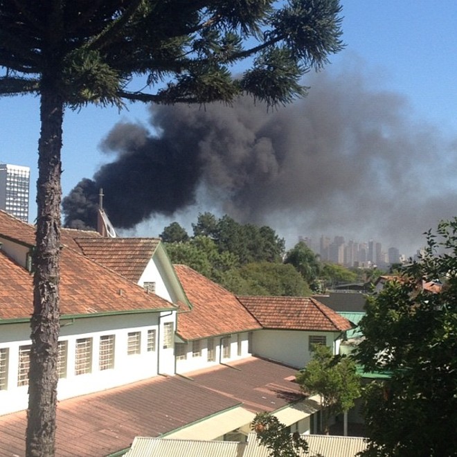 Leitor Gabriel Lima (@limaax) flagrou a fumaça do incêndio |