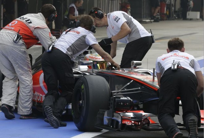 Lewis Hamilton no box da McLaren | 