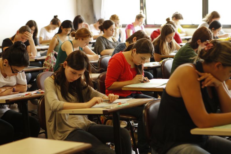 23,3 mil candidatos participaram ontem do vestibular da PUCPR em Curitiba, Londrina, Maringá e Toledo | Antônio Costa/Gazeta do Povo