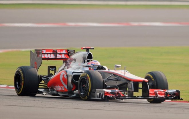 A terceira fila é da McLaren, com Jenson Button largando em 4º. | 