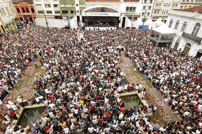 Um dos fatos comemorados pela organização do evento na capital foi a ausência de ocorrências policiais graves. A Secretaria Estadual de Cultura aposta que a Virada Cultural Paraná vai repetir o feito no interior | Hugo Harada/Gazeta do Povo