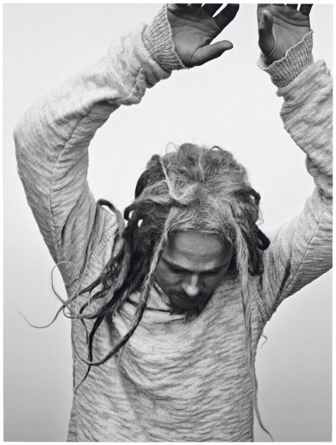 Brad Pitt em ensaio para a revista Interview |