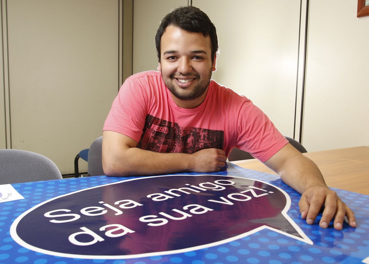 Hugo Carvalho faz estágio na área de Fonoaudiologia: caso raro | Hugo Harada / Gazeta do Povo