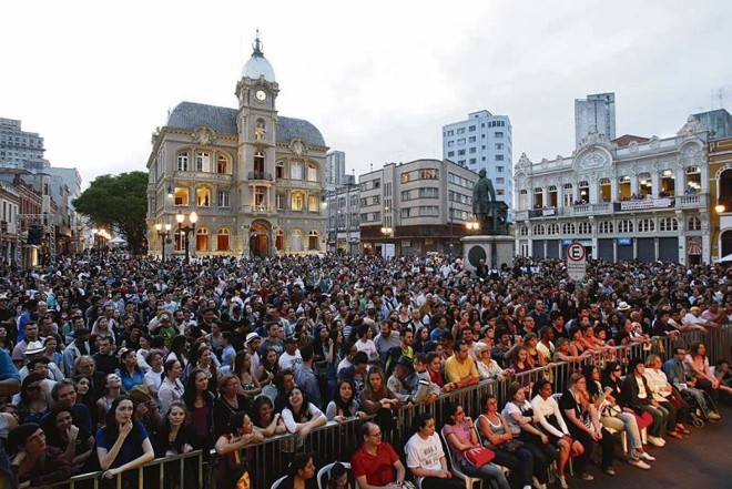 A Virada Cultural de Curitiba mobilizou cerca de 200 mil pessoas no ano passado |