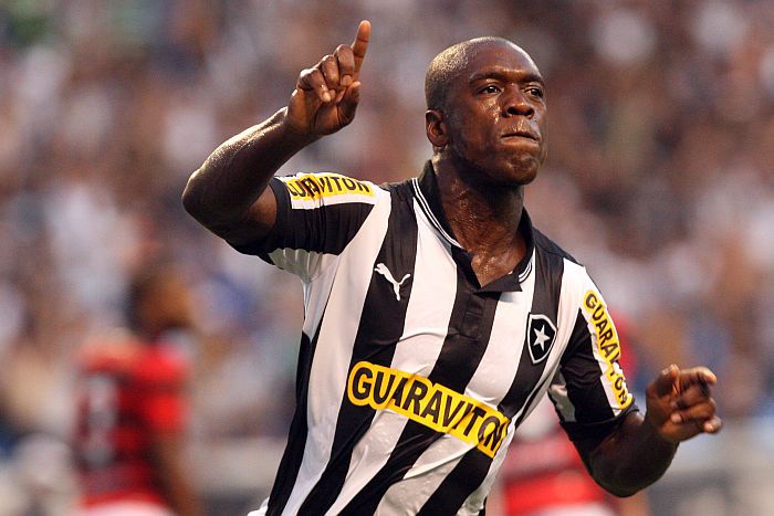 Seedorf marcou o primeiro da goleada contra o Atlético-GO, mas virou dúvida para próximo jogo do Botafogo | Marcos Santos / Agif