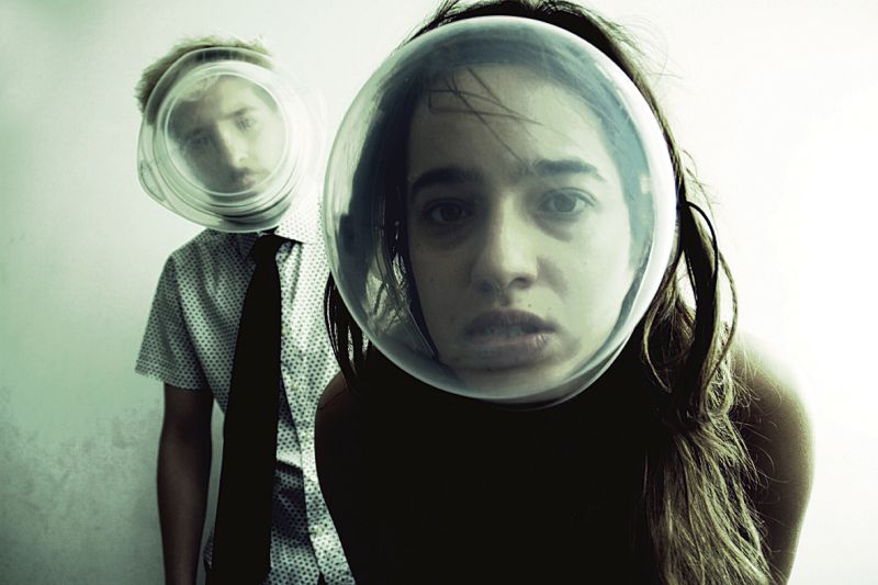 Em Os Escafandristas, de Minas Gerais, os personagens parecem não reparar em seu isolamento | Divulgação