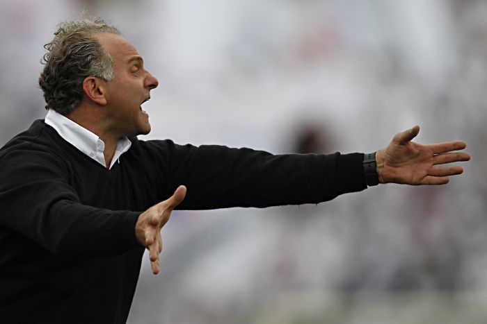 O técnico paranista Toninho Cecílio durante o jogo deste sábado com o Vitória | Albari Rosa / Gazeta do Povo
