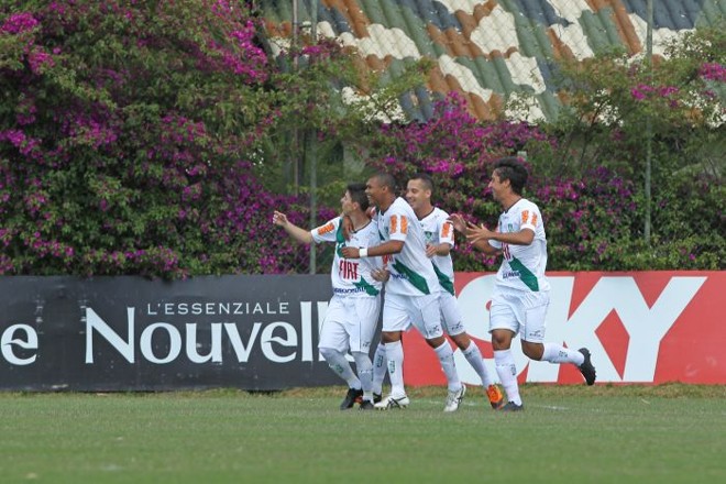Jogadores americanos comemoram primeiro gol da partida no Ecoestádio | 