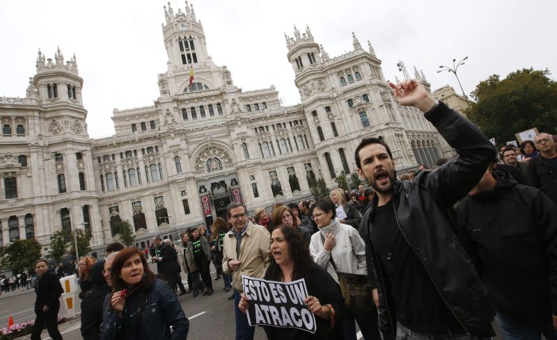 Manifestantes protestam em Madri contra as medidas de austeridade do governo espanhol | REUTERS/Andrea Comas