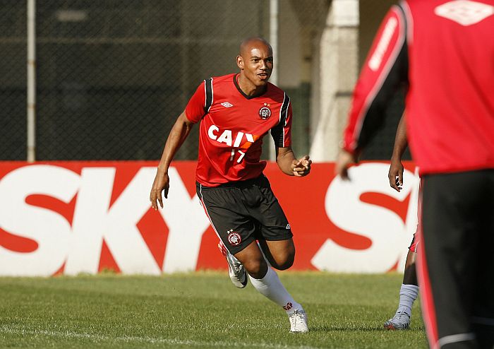 Com Luiz Alberto, zaga do Atlético ganha mais qualidade na bola aérea, aposta Drubscky | Antonio More / Gazeta do Povo