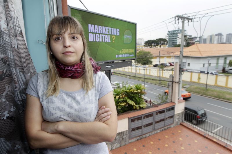 Diusy De Luca, 30 anos, é uma das moradoras do lado do Painel Luminoso | Antonio More/Agência de Notícias Gazeta do Povo