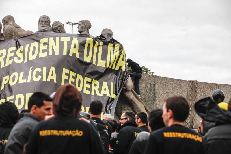 Parados há quase dois meses, policiais federais exigem melhores condições de trabalho | William Volcov/Folhapress