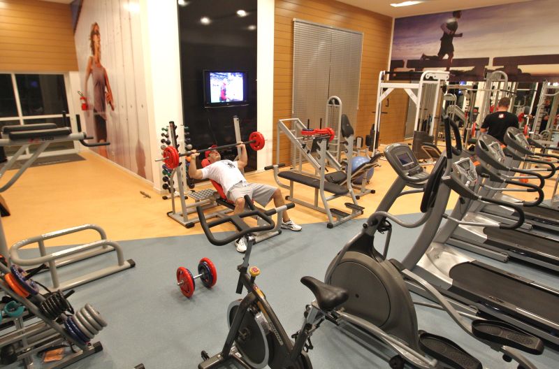 Montagem de academia de ginástica completa exige, em média, o investimento de R$ 10 mil na compra dos equipa-mentos | Daniel Caron/ Gazeta do Povo