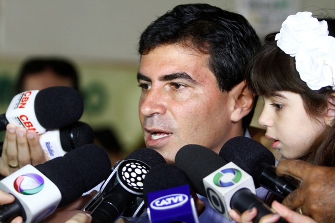 Marcelo Belinati (PP) dá entrevista ao votar no segundo turno em Londrina | 