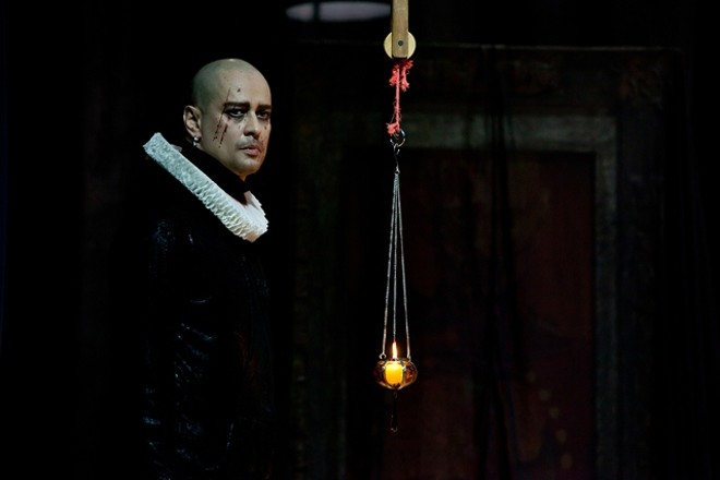 A encenação usa a estética de Bertolt Brecht (1898-1956), dramaturgo alemão que pregava a quebra do naturalismo |