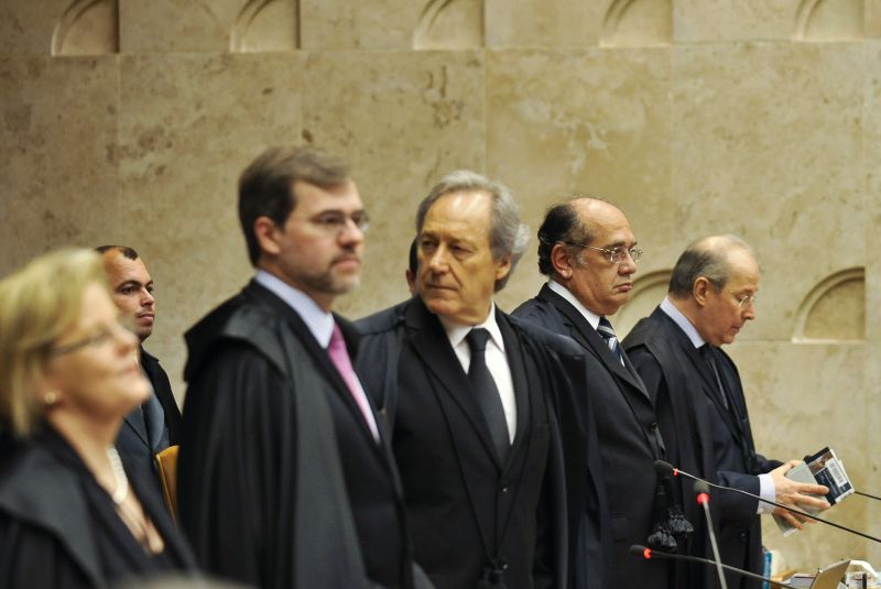 Ministros do STF definiram nesta terça-feira (23) que os réus serão absolvidos nos casos em que o julgamento do crime em questão terminou empatado. Sete acusados foram beneficiados nesta situação | José Cruz / Agência Brasil