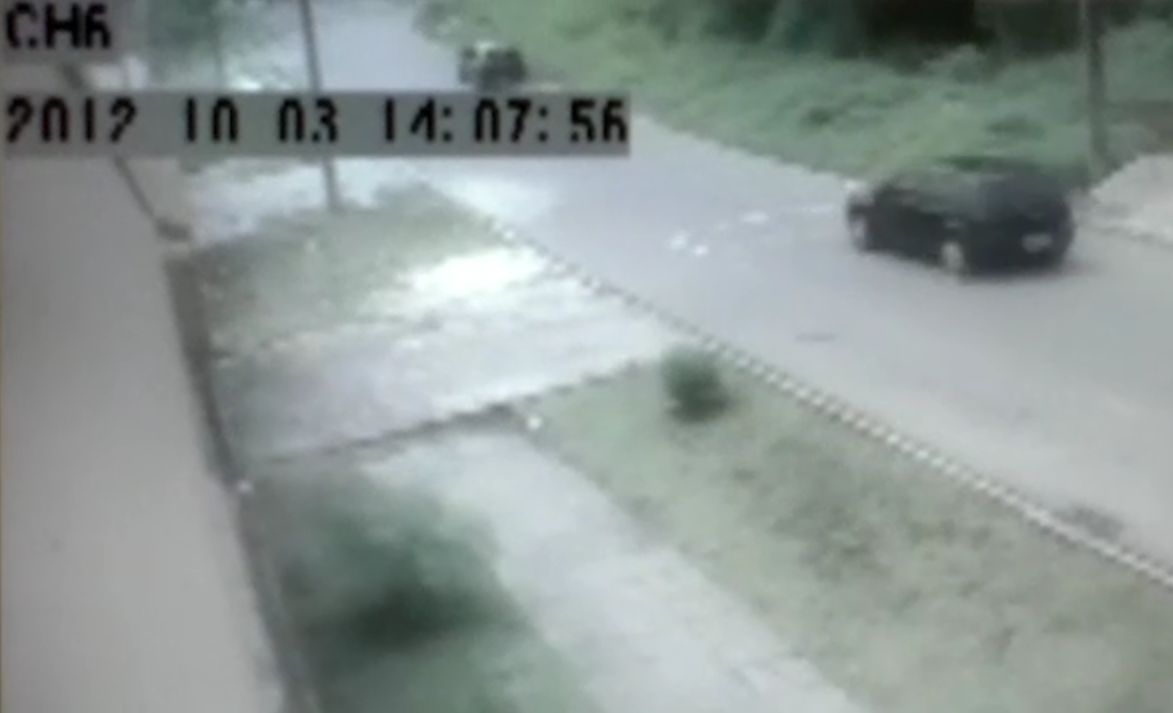 Carros de assassino e de coronel aparecem na imagem das câmeras de segurança | Reprodução / Câmera de Segurança / Polícia Civil