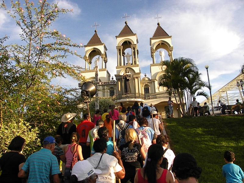 Paróquia de Barboza Ferraz recebe procissão de romeiros, realizada a cada dois meses | Divulgação