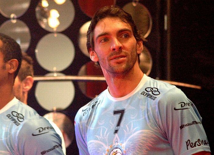 Imprensa e torcida argentina reconhecem o talento de Giba, que está jogando pelo Bolívar | Divulgação