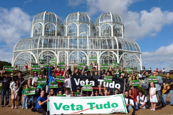 Protesto contra o Novo Código Florestal, em frente a estufa do Jardim Botânico |