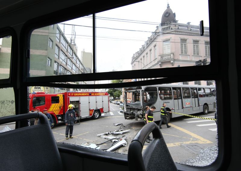 Acidente com ligeirinhos na terça-feira passada ainda não está sendo investigado | Aniele Nascimento/Gazeta do Povo
