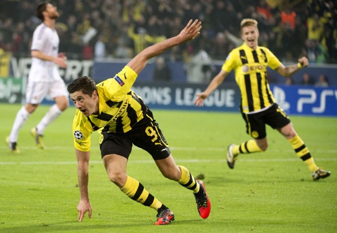 Lewandoski quase cai ao comemorar seu gol contra o Real Madrid | 