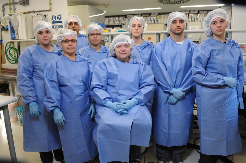 Myrna (no centro) e a equipe da Fiocruz envolvida na pesquisa | Gutemberg Brito/IOC