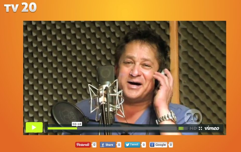 Cantor sertanejo Leonardo aparece em programa de tevê de Ratinho Junior cantando o jingle do candidato | Reprodução/ Site candidato