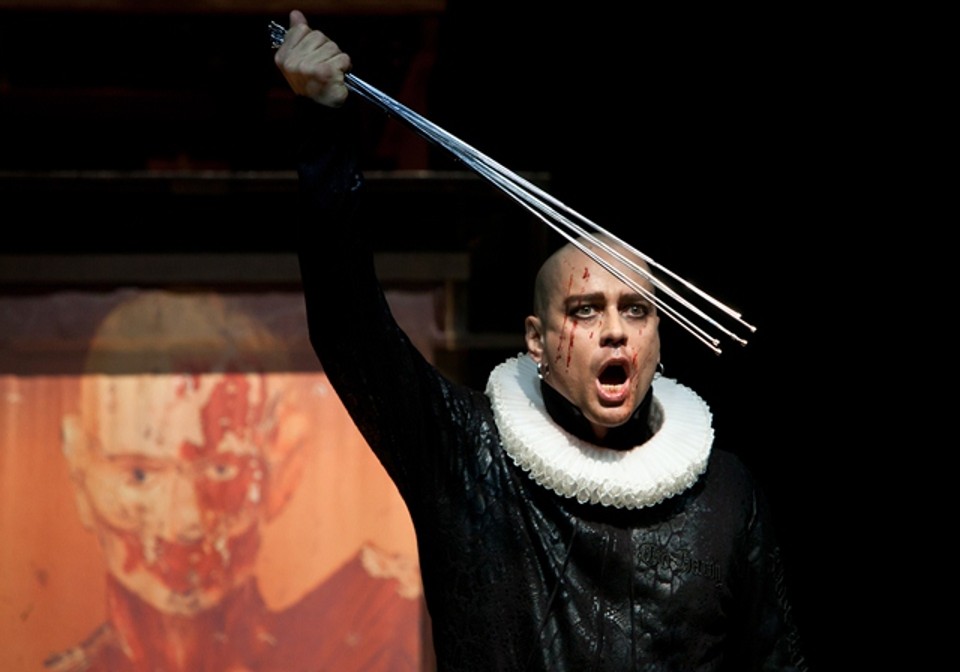 Ouça entrevista de Marcello Antony sobre Macbeth Marcello Antony vive a saga do cavaleiro que defende seu reino em sangrentas batalhas | Divulgação / João Caldas